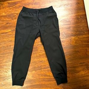 Lululemon men’s abc joggers. Size large, short. Black.